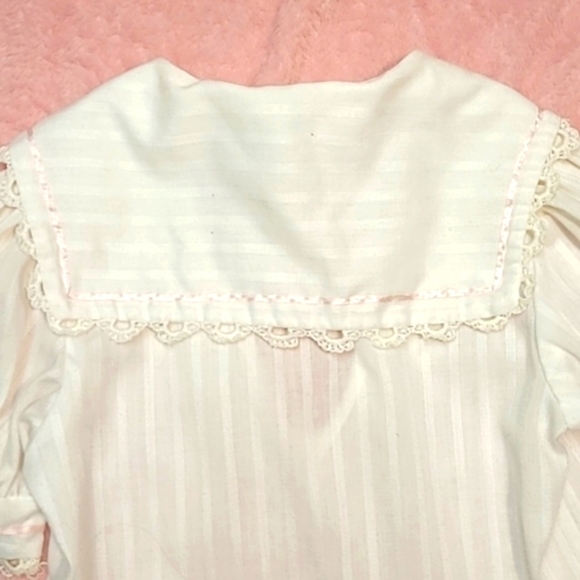 Vintage dress. Ivory with pink ribbon accent. - Picture 4 of 8